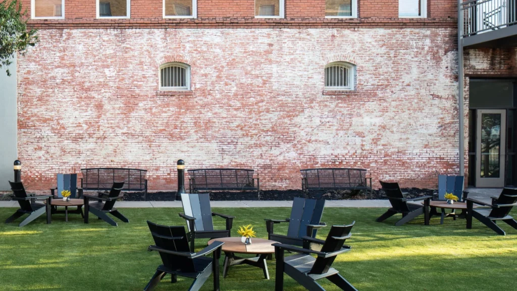 platform-yard-seating-67291bfa85e3c